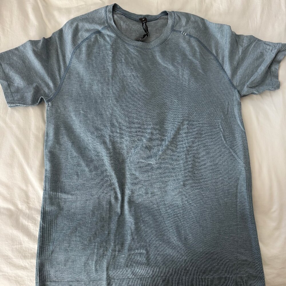 Lululemon Men's Metal Vent Tech Short Sleeve - White Opal / River Blue - M